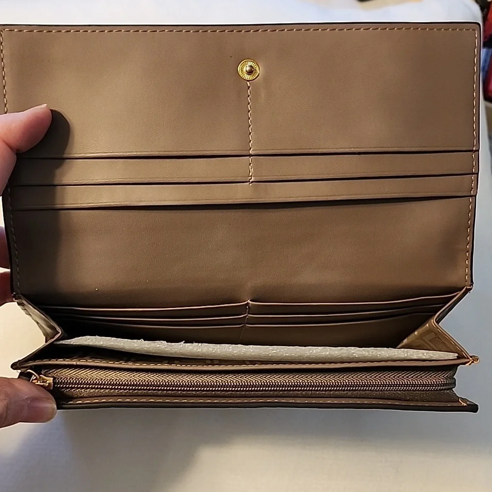 NWOT Lodis Pebble Gray Leather Bifold Ladies Wallet - lovely gold trim - Picture 6 of 8